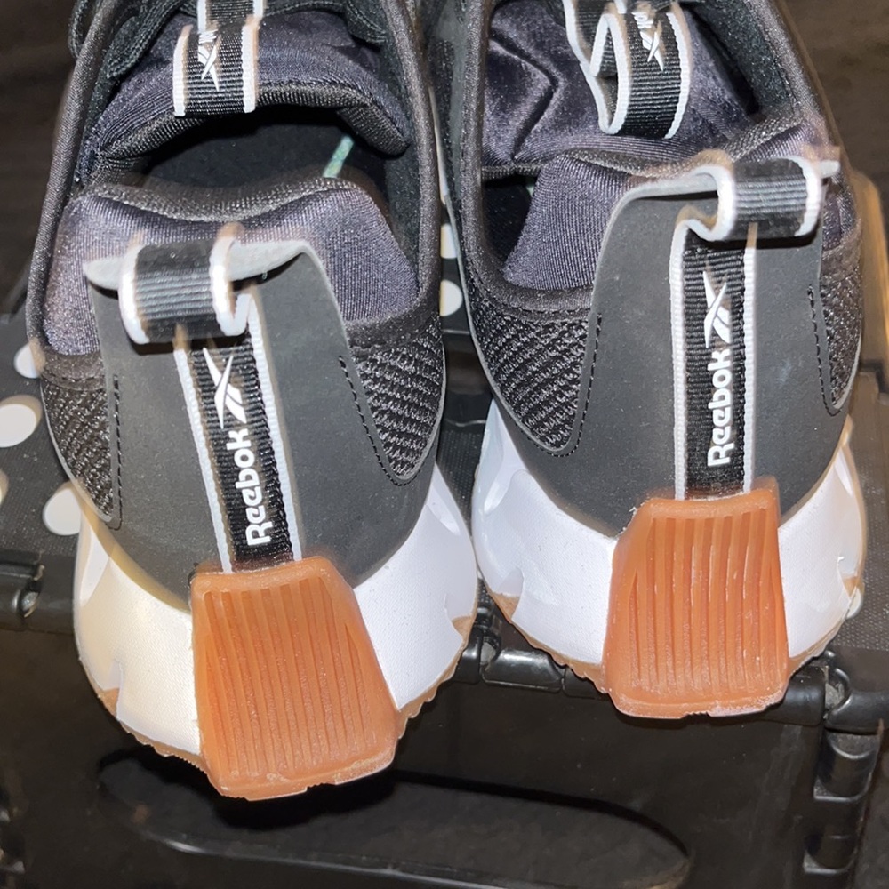 Mens Reebok sneakers - Picture 3 of 7